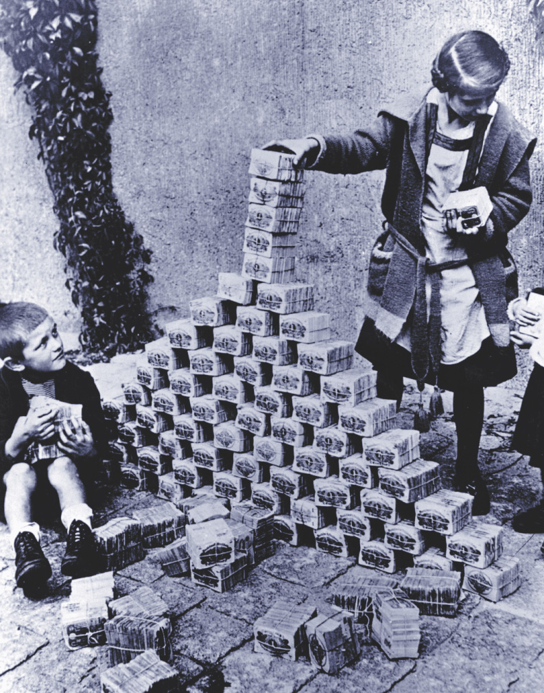 Photo: children build a tower with bundles of German marks