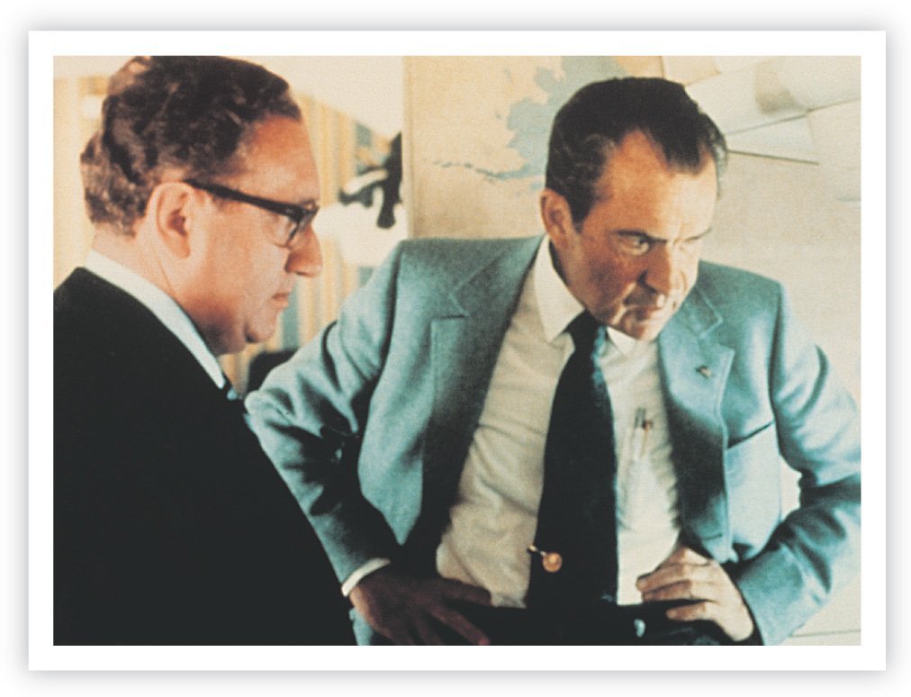 photo: Nixon meets with Kissinger.